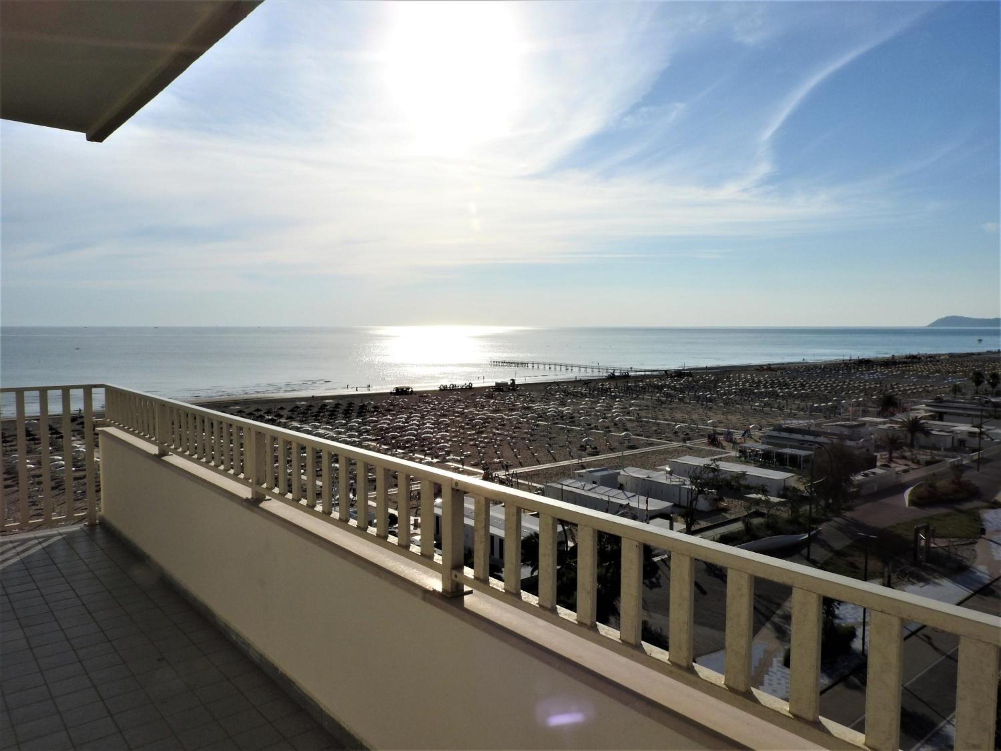 Yes Hotel Touring & Spa Rimini Esterno foto