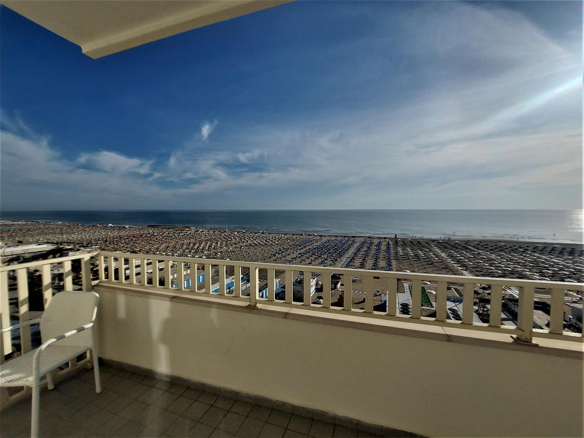 Yes Hotel Touring & Spa Rimini Esterno foto