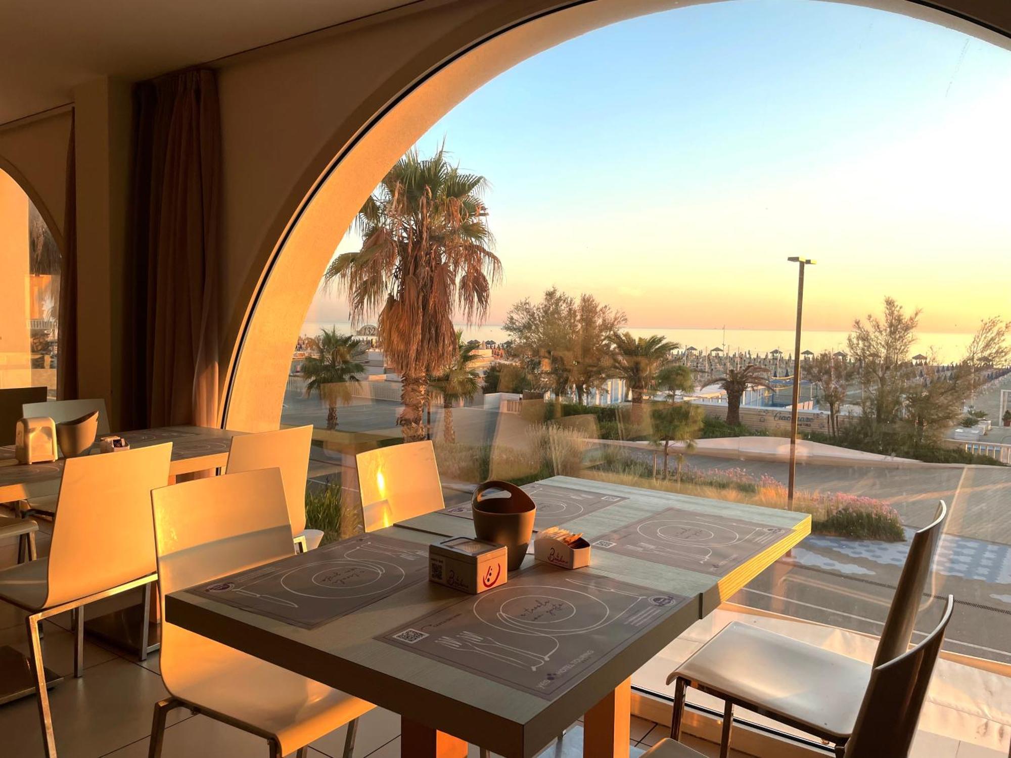 Yes Hotel Touring & Spa Rimini Esterno foto