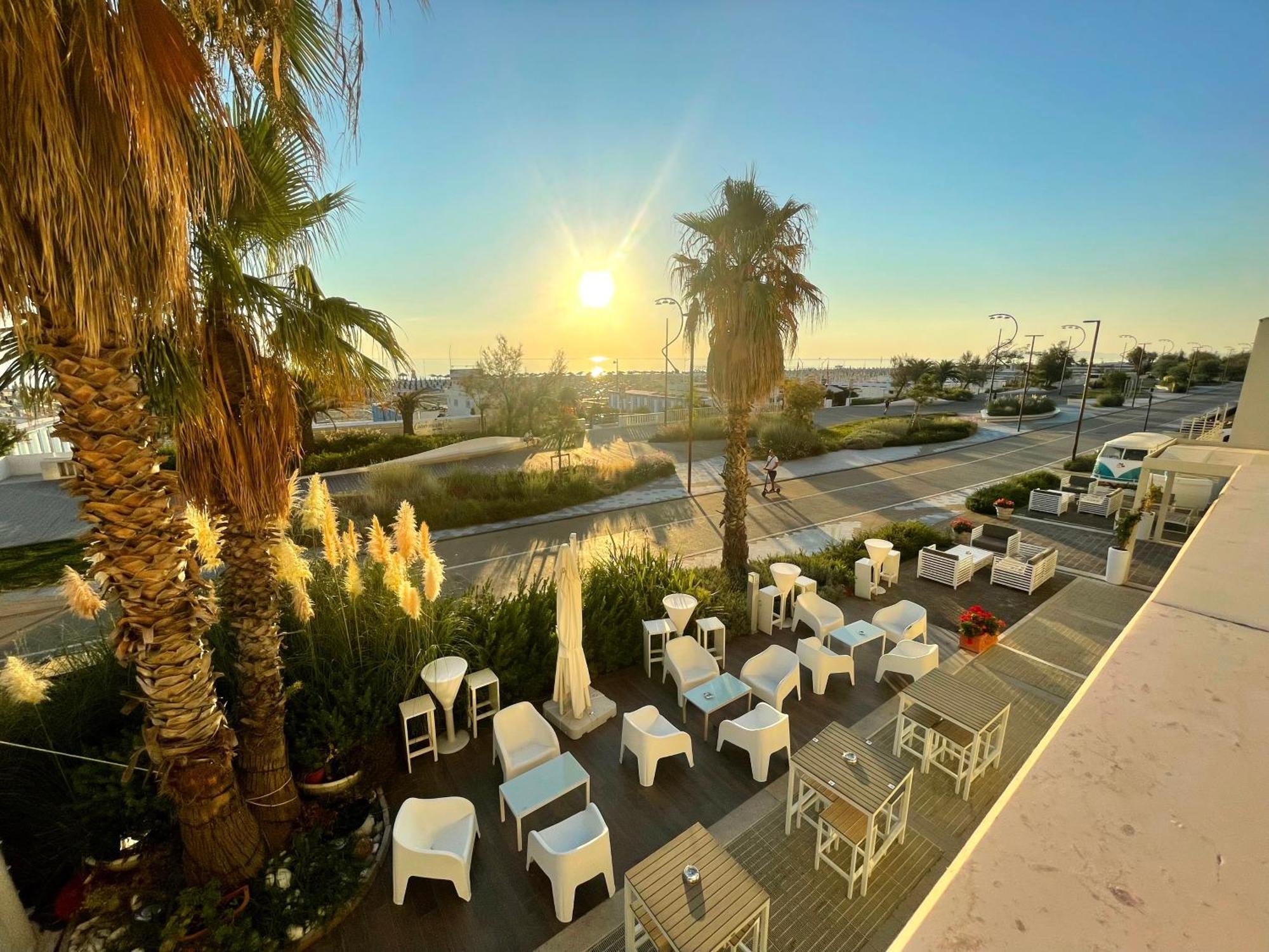 Yes Hotel Touring & Spa Rimini Esterno foto