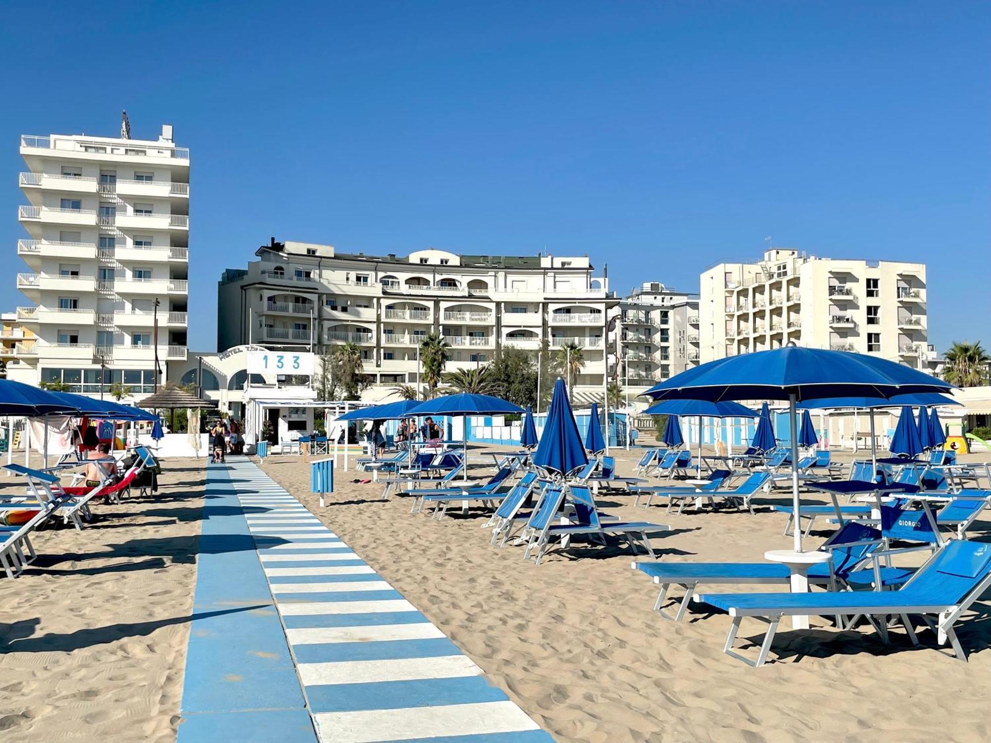 Yes Hotel Touring & Spa Rimini Esterno foto