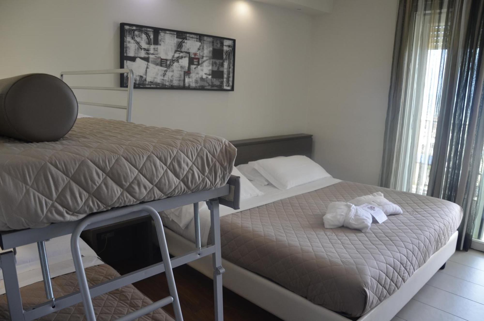 Yes Hotel Touring & Spa Rimini Esterno foto