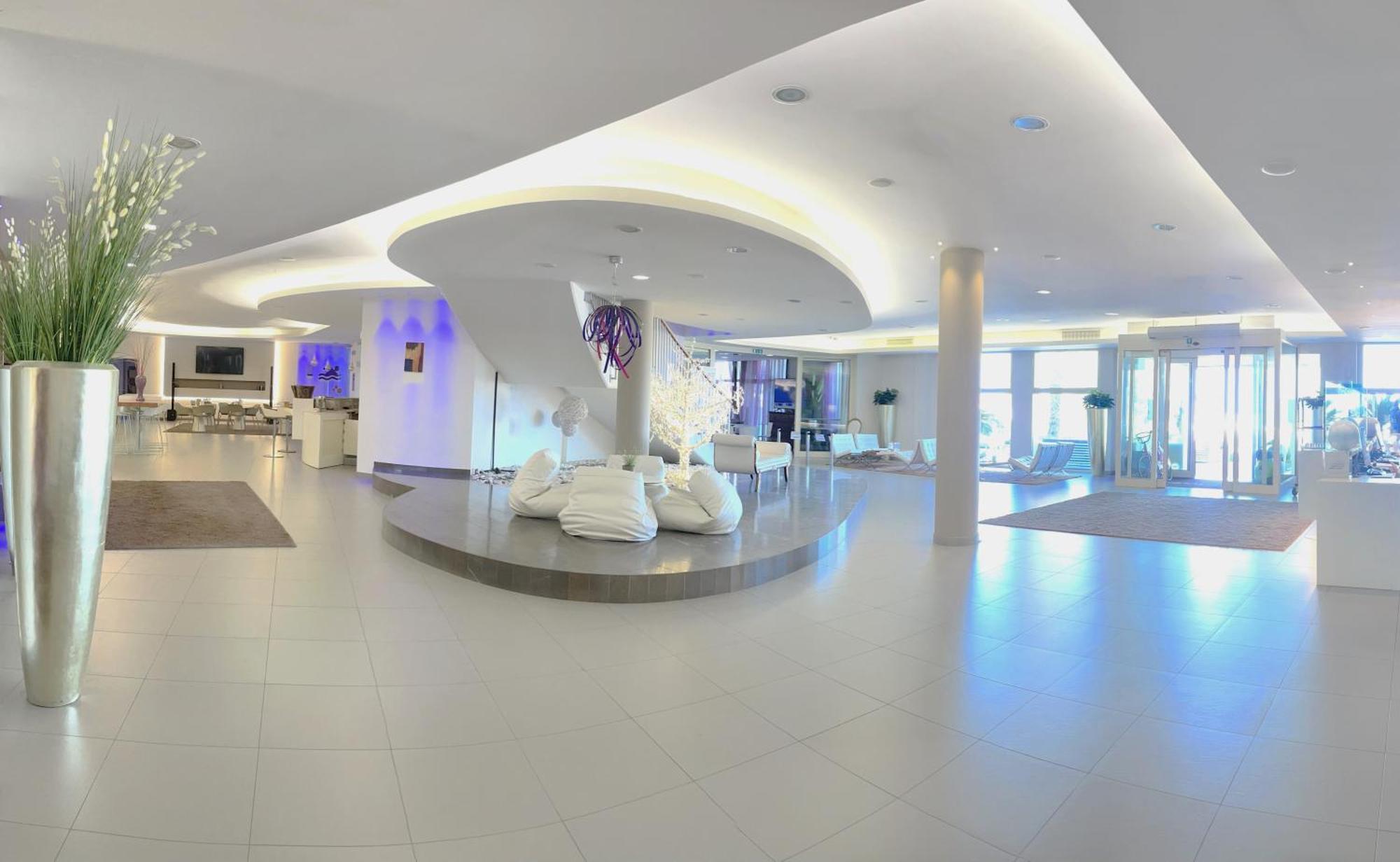 Yes Hotel Touring & Spa Rimini Esterno foto