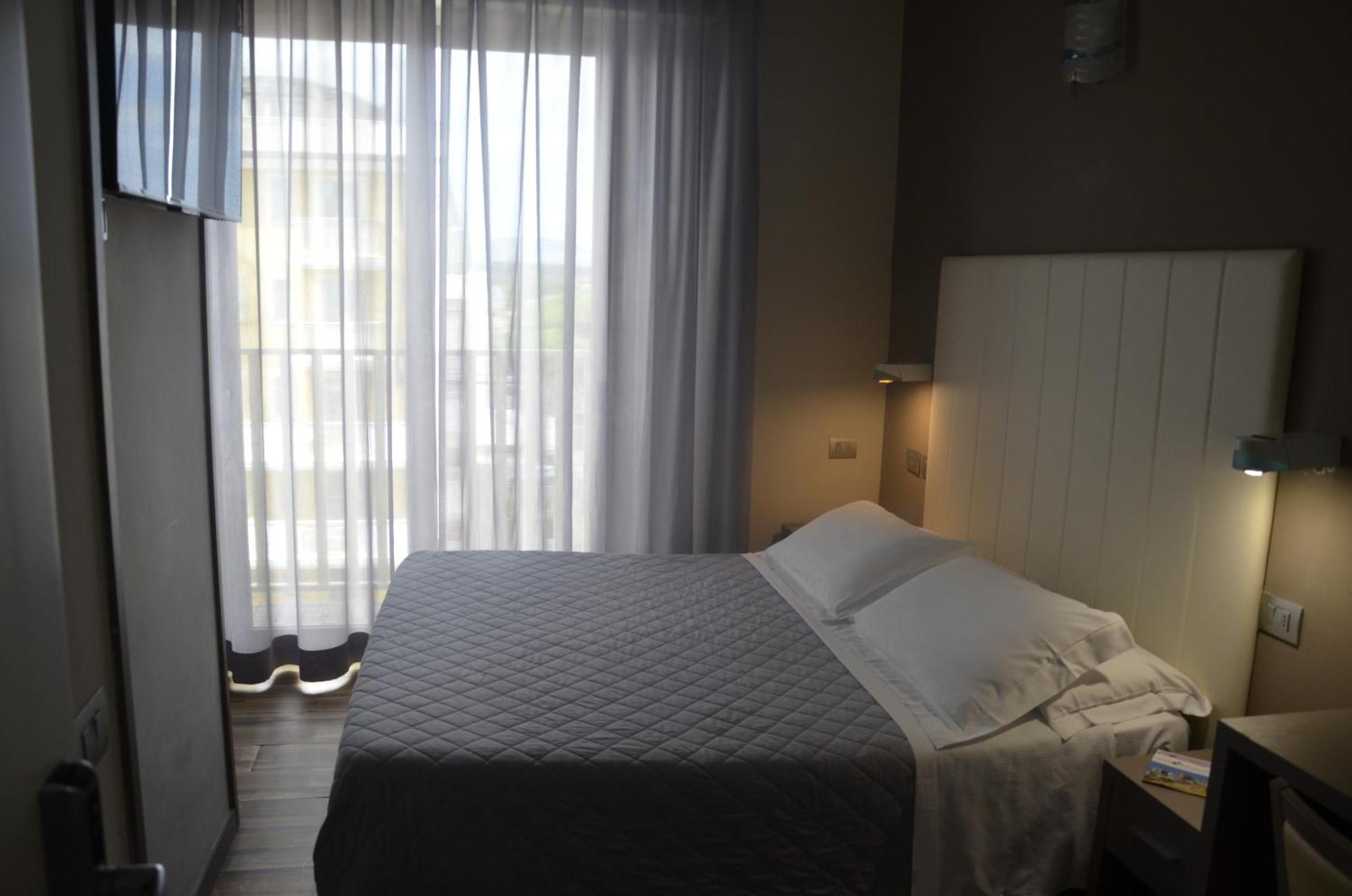 Yes Hotel Touring & Spa Rimini Esterno foto